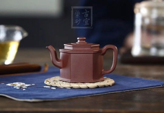 《小六方納?！? title=