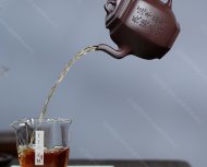 泉眼無聲惜細(xì)流，樹蔭照水愛晴柔。