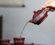 爆竹聲中一歲除，春風(fēng)送暖入屠蘇 【