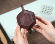 泉眼無聲惜細(xì)流，樹蔭照水愛晴柔。