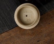 《招財(cái)供春》