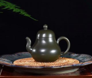 《思婷》宜興紫砂壺王鎮(zhèn)學原礦天青泥全手工 《思婷》宜興紫砂壺王鎮(zhèn)學原礦天青泥全手工
