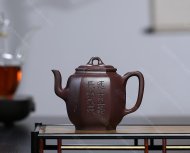 泉眼無聲惜細(xì)流，樹蔭照水愛晴柔。